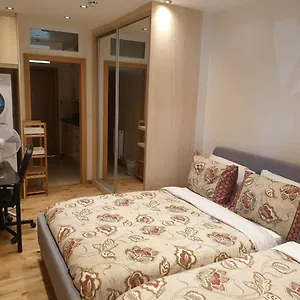 Luxury 1min Walk From Underground, With Free Parking Free Wifi , Londres Reino Unido
