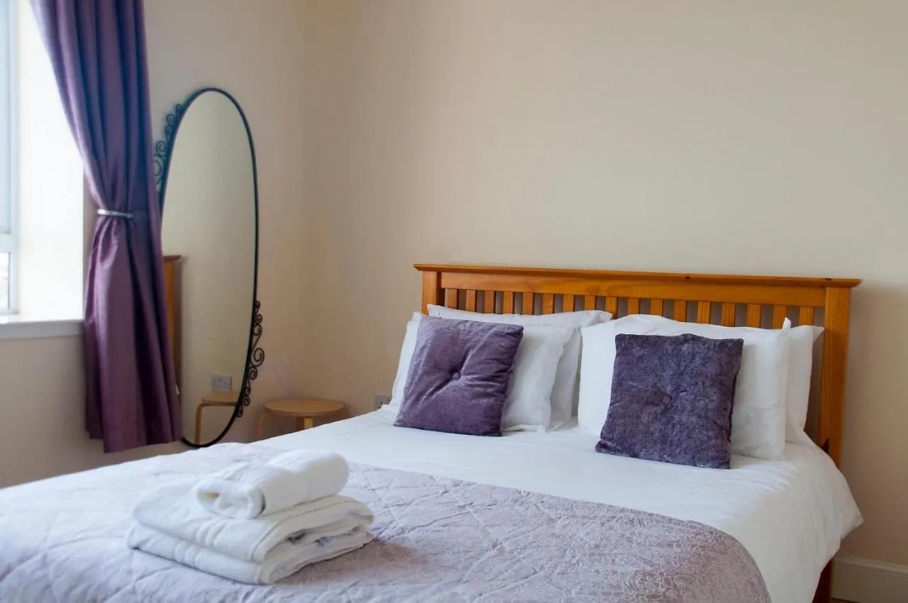 Stunning Castle View Apartment Edinburgh