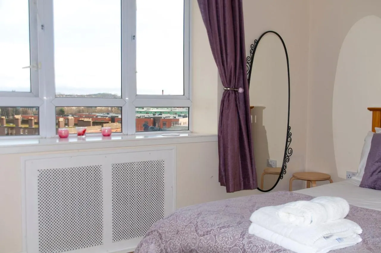 Stunning Castle View Apartment Edinburgh